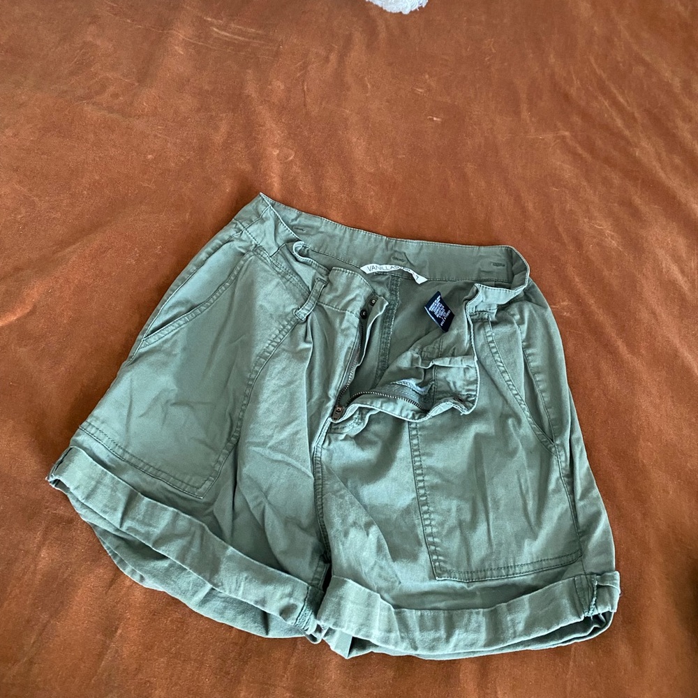 Vanilla Star Army Green Shorts